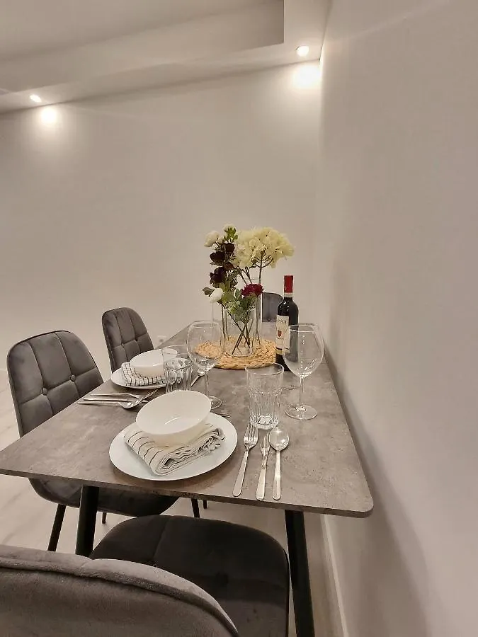 Un Ami Apartman Póla