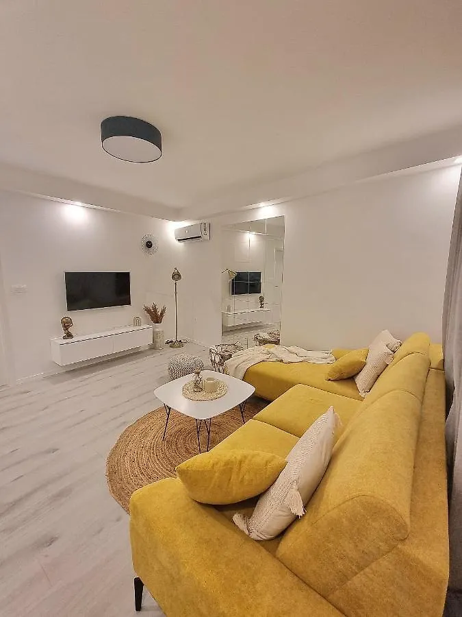 Un Ami Apartman Póla