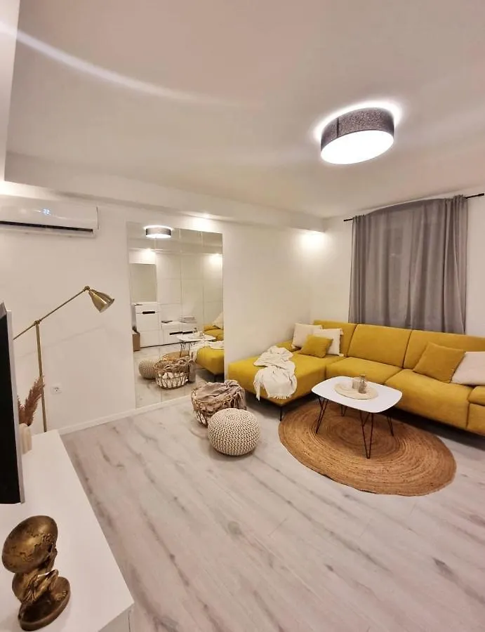 Un Ami Apartman Póla